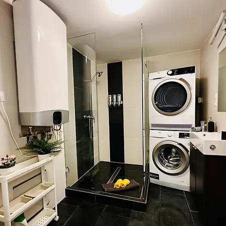 Apartment Downtown* 600mbps* Smart Tv* Ac