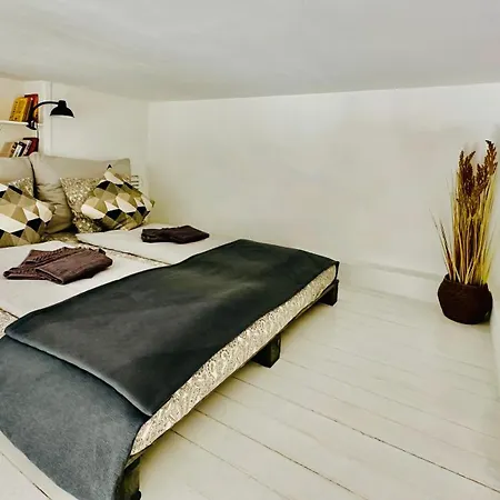 Downtown* 600mbps* Smart Tv* Ac Apartment *